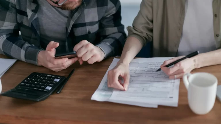682133e9b1d00e49e0f844ce_close-up-of-two-people-taking-care-of-paperwork